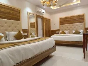 HOTEL GOLDEN VEENA- MOUNT ABU- 1 km FROM NAKKI LAKE - Ambaji