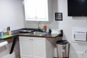 Guest House with Private Entrance- walk to Downtown Noblesville