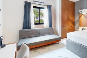 Seven Boutique Unit #36