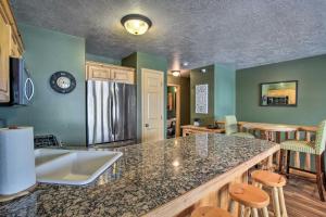 Cozy Eden Condo with Mtn Views in Wolf Creek Resort!