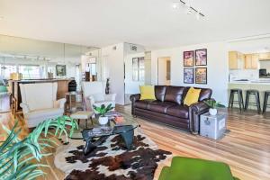 Mtn-View Balcony and Pool Access Palm Springs Gem