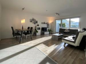 3 Zimmer Apartment in S-Bahn Nähe, 76 qm, max 5 Pers, 30qm Dachterasse, Garage, Internet 1000 MBit