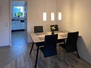 3 Zimmer Apartment in S-Bahn Nähe, 76 qm, max 5 Pers, 30qm Dachterasse, Garage, Internet 1000 MBit