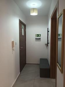 Salina Wharf, Block E, n.27 by Crysalex Houses