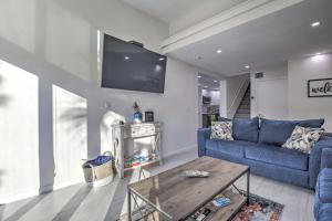 Canal-Front Condo Walk to Downtown Ft Lauderdale!