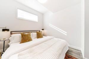 Cozy Nordic Utopia, Bsmt Suite near WEM & DT, King Bed, WiFi