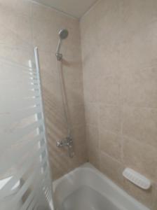 Departamento de 2 dormitorios todos los servicios incluidos aire acondicionado en todos los ambientes TV WiFi excelente ubicación INCLUYE cochera