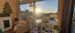 Domek mazurski całoroczny nad jeziorem z jacuzzi SPA