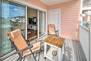 Bright Myrtle Beach Condo with Balcony!