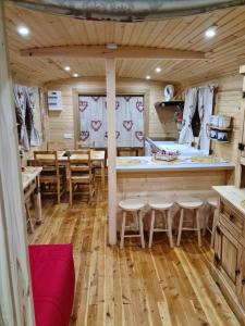 Lodges Les roulottes a Sandie : photos des chambres