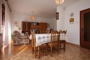 Apartments with a parking space Pula - 7313