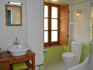 Maisons de vacances Gite Seuilly, 7 pieces, 10 personnes - FR-1-381-67 : photos des chambres