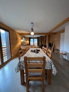 Chalets Chalet Casa de Monzel with 6-Person Jacuzzi & Panoramic View : photos des chambres