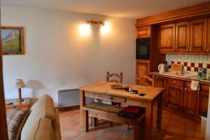 Appartements 2 bedroom Apartment in Les Houches Stone's throw from Prairon lift : photos des chambres