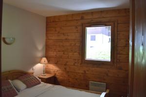 Appartements 2 bedroom Apartment in Les Houches Stone's throw from Prairon lift : photos des chambres