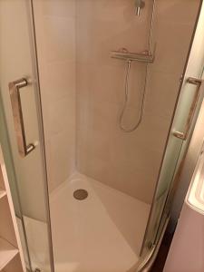 6 couchages, 100m plage, parking, clim, lave linge, lave vaisselle.....