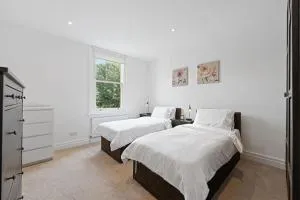 Ealing Broadway - Lovely 2-bedroom flat with offstreet parking - 伊灵