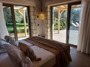 Elaiopetra Kefalonia - Stonehouse Hideaway with pool - Modern Luxury with Serene Sea and Mountain Views