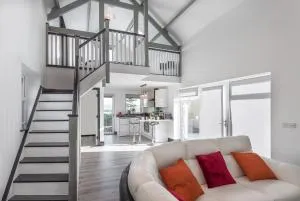 Curragh House Lodges - 金塞尔