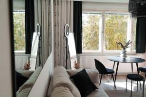 Tyylikäs hyvin varusteltu asunto. Oma autopaikka.