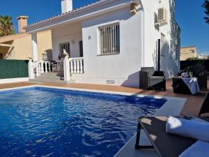 Riumar "Flamenco", 500m to beach, private pool, On-Site-Service, dog beach