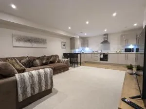 Stunning 2-Bed Apartment in Stevenage, Sleeps 5 with free Private Parking - Walkern