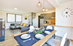 3 Bedroom Beautiful Home In Beretinec 