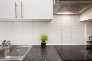 Private rooms in an ideal flat in Maida Vale