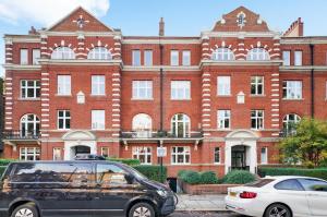 Private rooms in an ideal flat in Maida Vale