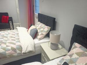 Stylish 2-sleep Studio in Newport Centre Free WiFi & On-site Parking