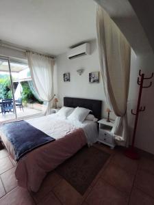 Maisons d'hotes AU VALLON ROUGE (Studio) : photos des chambres