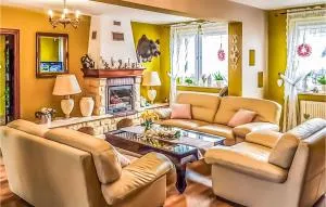 Gorgeous Home In Raciaz With Wifi - 斯沃尔纳加西耶