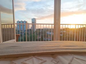 California Suite - All-day Sunny 2-Bedroom Apartment