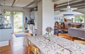 3 Bedroom Beautiful Home In Samsø