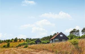 3 Bedroom Beautiful Home In Samsø