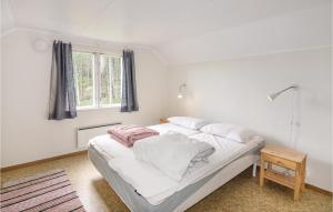 Cozy Home In Årjäng With Wifi