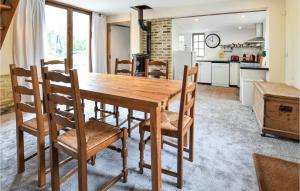 Awesome Home In St Pierre En Auge