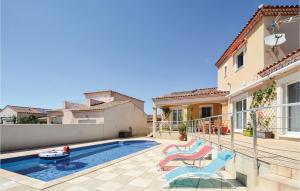 Maisons de vacances Beautiful Home In Saint-gilles With Outdoor Swimming Pool, Swimming Pool And Heated Swimming Pool : photos des chambres