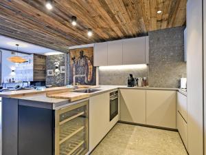 Charmant Triplex aux Allues avec Cheminée et Concierge - FR-1-613-80