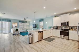 Champions Gate Resort!! Game Room, Theater, Near Disney!!!