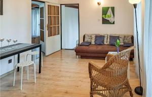 3 Bedroom Cozy Home In Stezyca