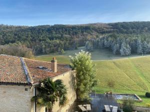 Maisons d'hotes Clos de Mont July, chambres avec vue et terrasse dans demeure historique : photos des chambres