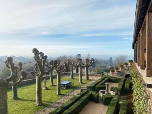 Maisons d'hotes Clos de Mont July, chambres avec vue et terrasse dans demeure historique : photos des chambres