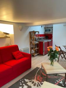 Appartements Studio au calme avec jardin a 30min de Paris ou Versailles station Vesinet Le Pecq RER A OUEST : photos des chambres