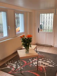 Appartements Studio au calme dans jardin a 30min de Paris avec NOUVELLE LITERIE : photos des chambres