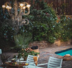 ENCHANTING SELF-CATERING VILLA with QUEEN BED AT BOKMAKIERIE VILLAS