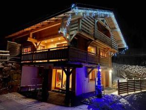 obrázek - Androsace Appartement dans Chalet bois avec Jacuzzi privatif Terrasse et Vue Montagne