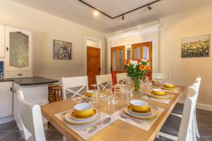 Relaxing Private Country Escape with Hot Tub