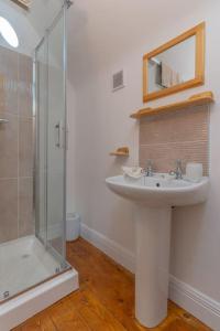 Relaxing Private Country Escape with Hot Tub