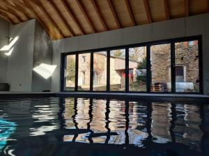 Maisons de vacances Gite avec piscine interieure : photos des chambres